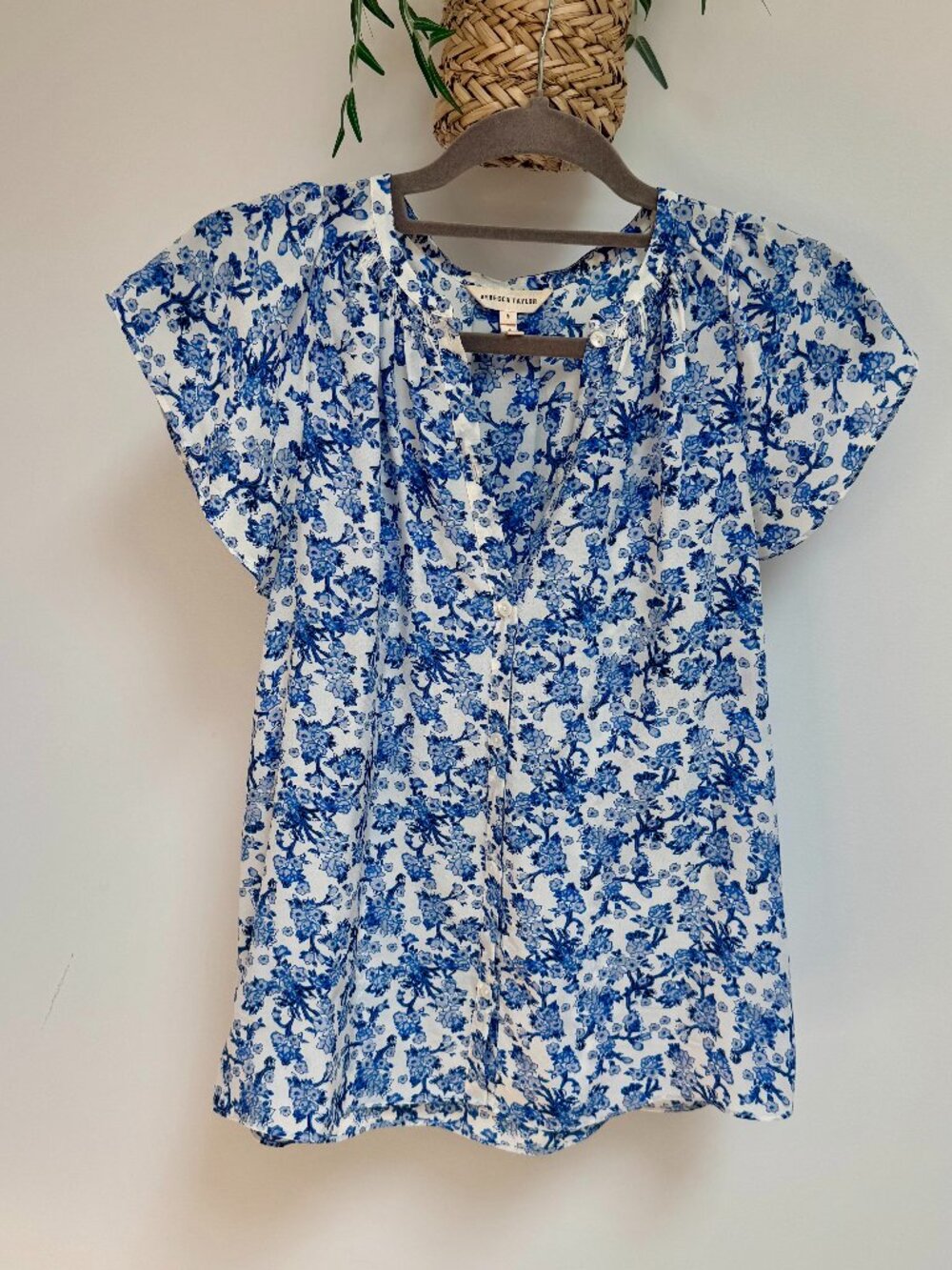 Beautiful Blue Floral Rebecca Taylor Short Sleeve Blouse, Sz 6